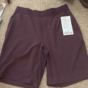 Lululemon men’s T. H. E. short 9” liner less